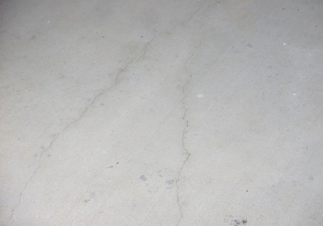 HOUSETIPS - Garage Slab Cracks